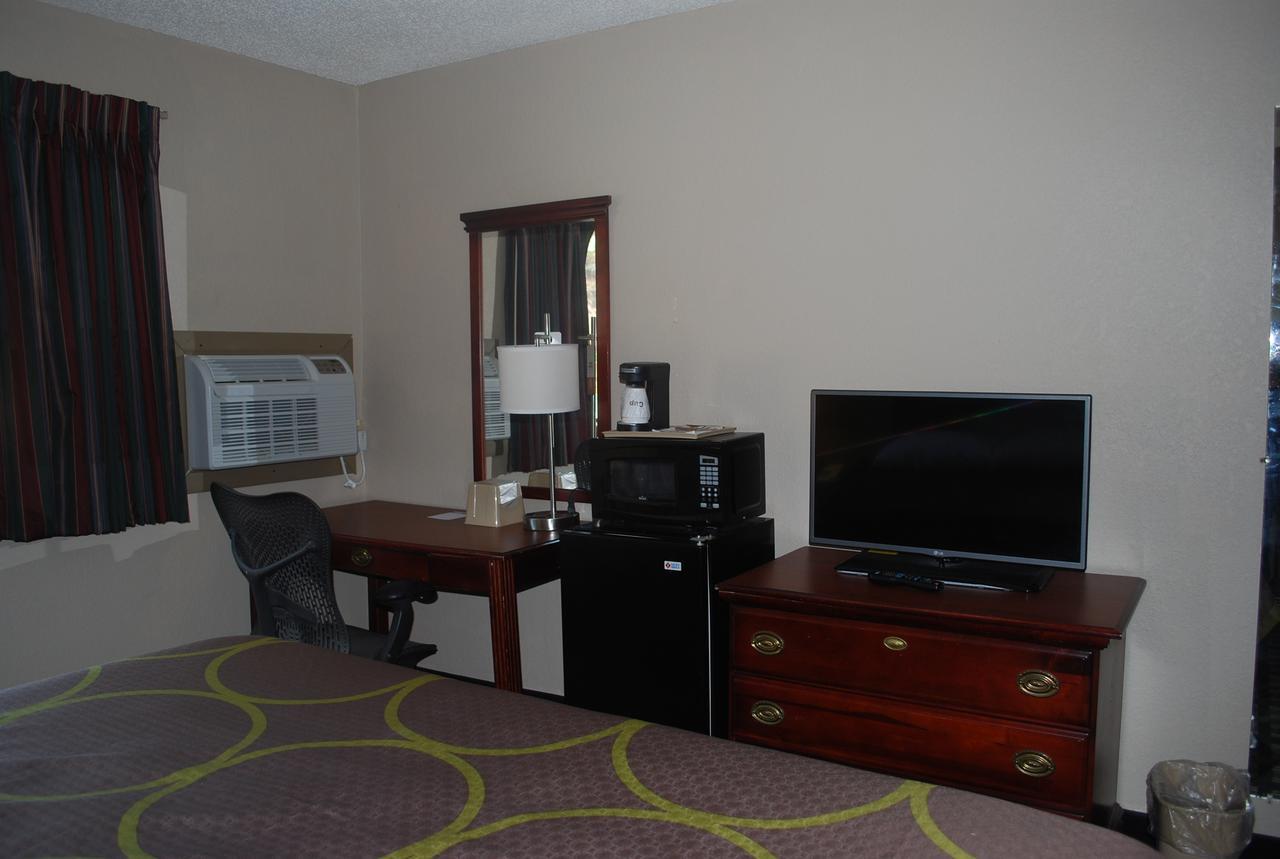Super 8 By Wyndham Warner Robins Motel Exterior foto